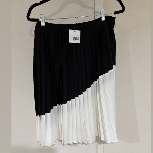 NWT STORY women's black and white skirt size L - Picture 1 of 1